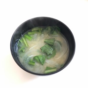 ほうれん草と玉葱のお味噌汁